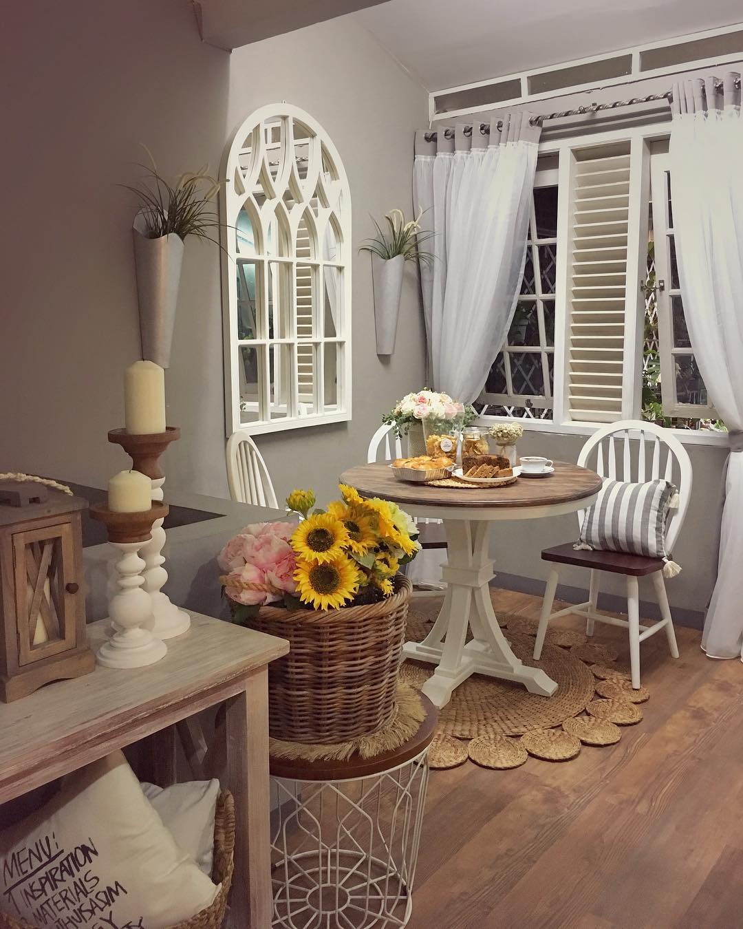 Desain Interior Ruang Makan Minimalis Tema Vintage Dengan Furnitur Klasik Inspirasi Desain Rumah Terkini