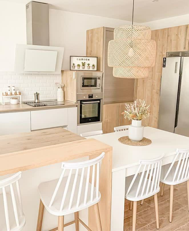 Desain Interior Dapur  dan Ruang  Makan yang Menyatu dengan Kombinasi 